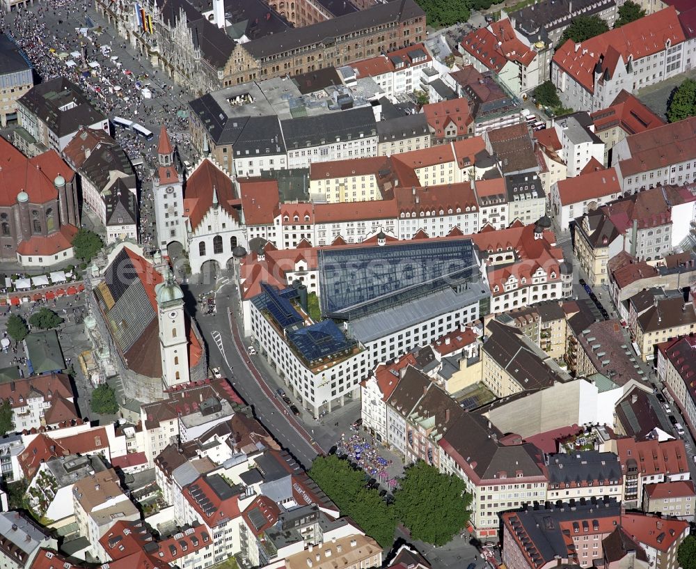 München from above - Banking administration building of the financial services company Stadtsparkasse Muenchen in the district Zentrum in Munich in the state Bavaria, Germany