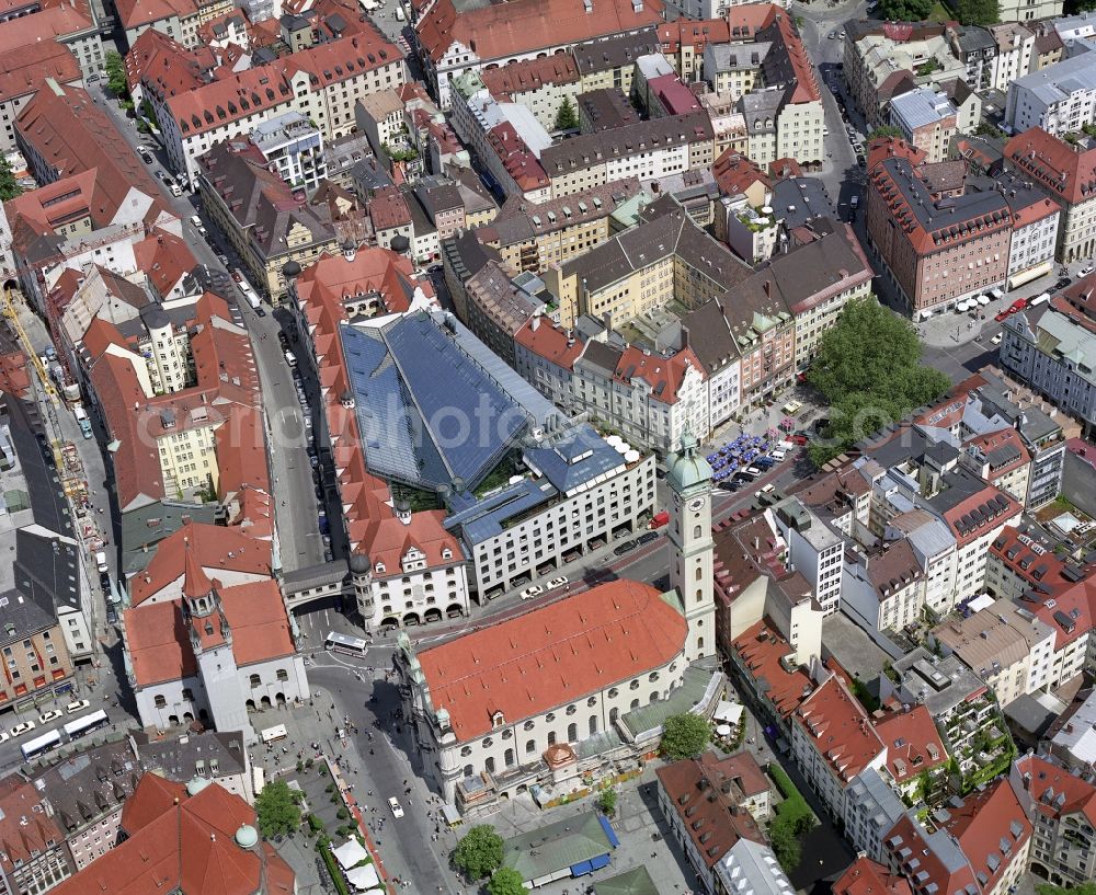 München from above - Banking administration building of the financial services company Stadtsparkasse Muenchen in the district Zentrum in Munich in the state Bavaria, Germany