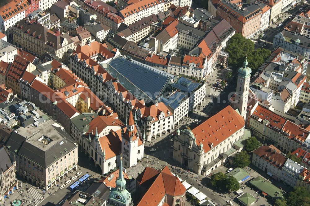 München from the bird's eye view: Banking administration building of the financial services company Stadtsparkasse Muenchen in the district Zentrum in Munich in the state Bavaria, Germany