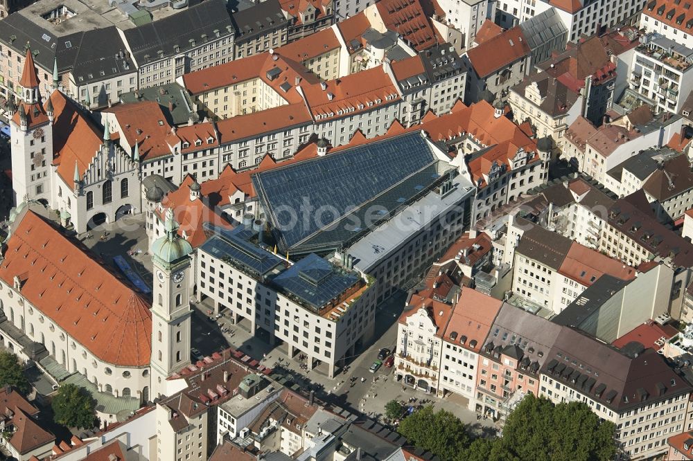 Aerial image München - Banking administration building of the financial services company Stadtsparkasse Muenchen in the district Zentrum in Munich in the state Bavaria, Germany