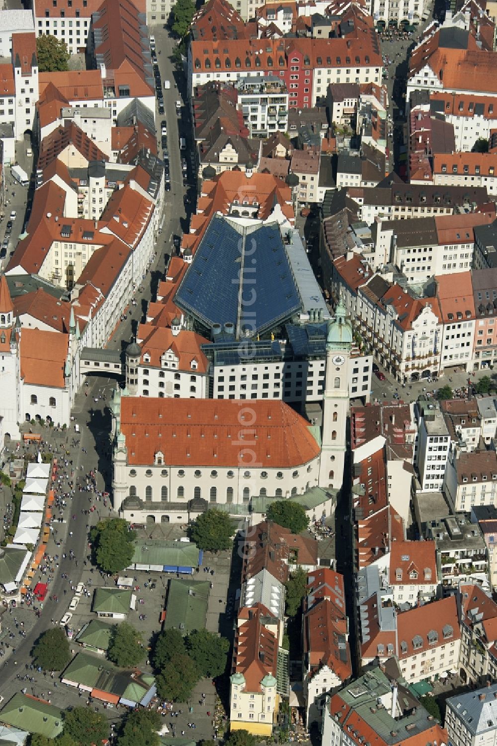 München from above - Banking administration building of the financial services company Stadtsparkasse Muenchen in the district Zentrum in Munich in the state Bavaria, Germany