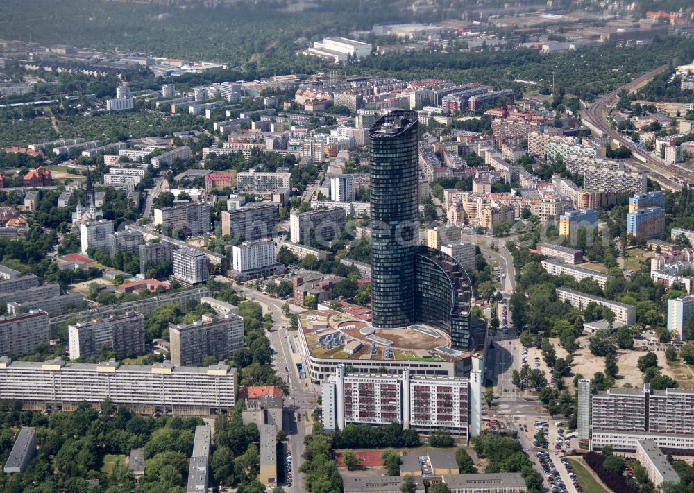 Wroclaw Breslau from the bird's eye view: Verwaltungsgebäude und Geschäftsgebäude Sky Tower in Wroclaw Breslau in Niederschlesien, Polen. Das moderne Wohn- und Geschäftshaus ist mit 260 Metern eines der höchsten Gebäude in Polen.