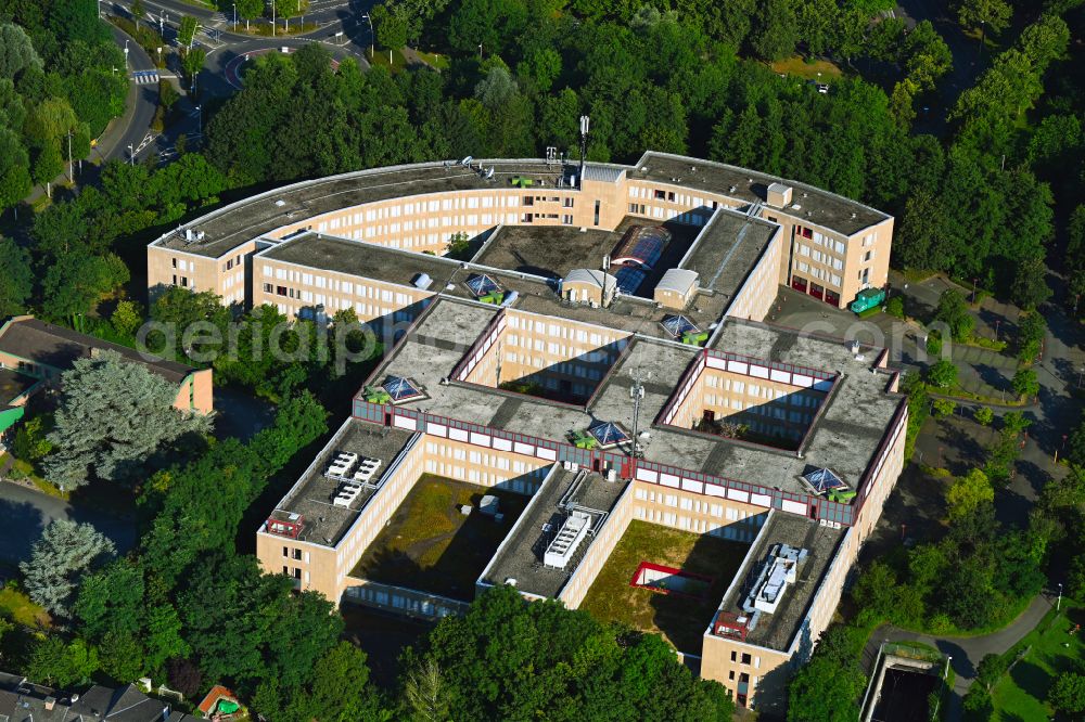 Bonn from the bird's eye view: Administrative building of the State Authority Hauptzollamt Koeln Zollamt Bonn on street Oberkasseler Strasse in the district Ramersdorf in Bonn in the state North Rhine-Westphalia, Germany