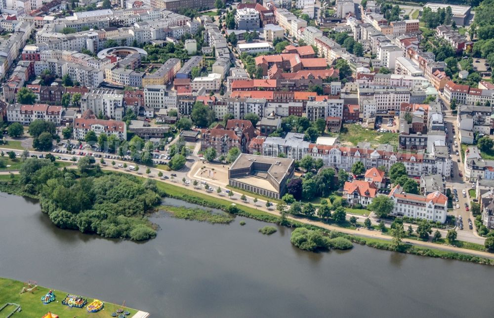 Aerial photograph Schwerin - Administrative building of the State Authority IHK in Schwerin in the state Mecklenburg - Western Pomerania, Germany