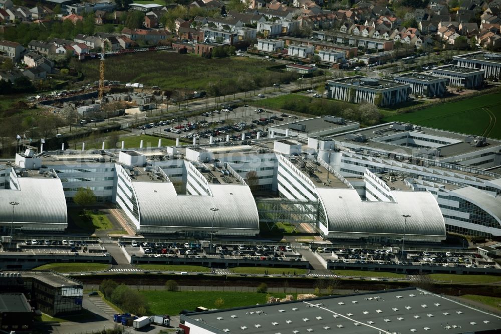 Élancourt from the bird's eye view: Administrative building of the industrial area Airbus Group ZA Clef de Saint Pierre in Elancourt in Ile-de-France, France