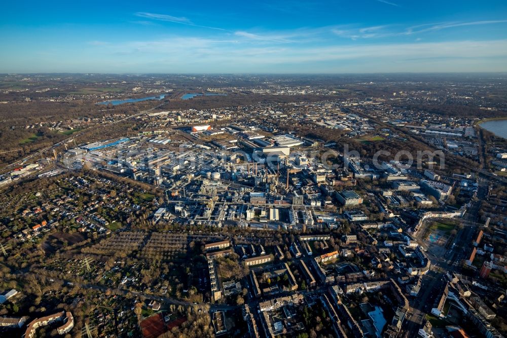 Düsseldorf from the bird's eye view: Administrative building of the industrial area on Henkelstrasse in the district Holthausen in Duesseldorf in the state North Rhine-Westphalia, Germany