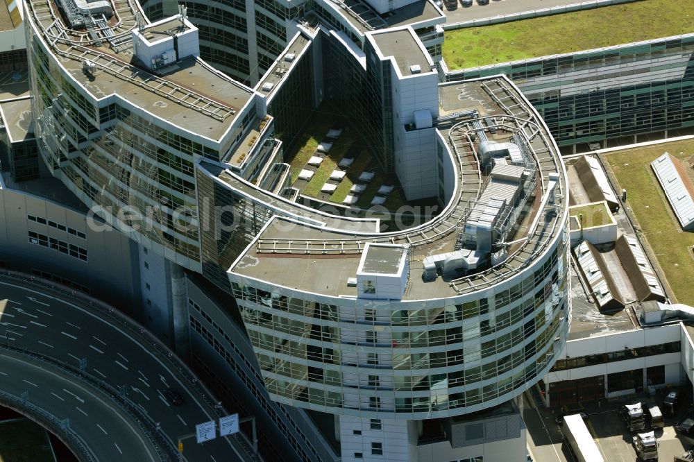 Aerial photograph Stuttgart - Administrative building of the industrial area der Mercedes-Benz AG on Mercedesstrasse in Stuttgart in the state Baden-Wuerttemberg