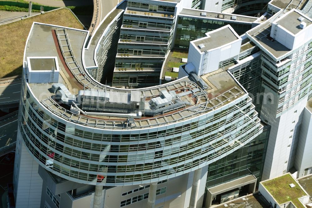 Aerial photograph Stuttgart - Administrative building of the industrial area der Mercedes-Benz AG on Mercedesstrasse in Stuttgart in the state Baden-Wuerttemberg