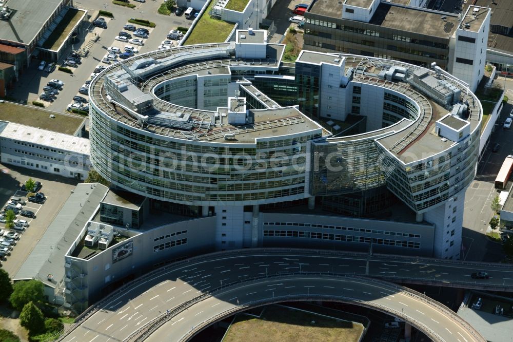 Aerial image Stuttgart - Administrative building of the industrial area der Mercedes-Benz AG on Mercedesstrasse in Stuttgart in the state Baden-Wuerttemberg