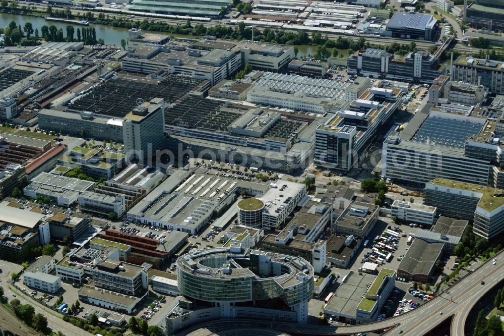 Stuttgart from the bird's eye view: Administrative building of the industrial area der Mercedes-Benz AG on Mercedesstrasse in Stuttgart in the state Baden-Wuerttemberg