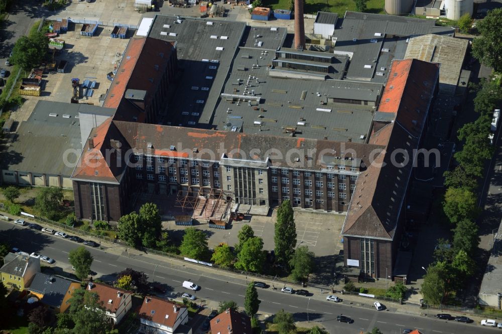 Aerial image Berlin - Administrative building of the industrial area der Mercedes - Daimler AG in Berlin in Germany