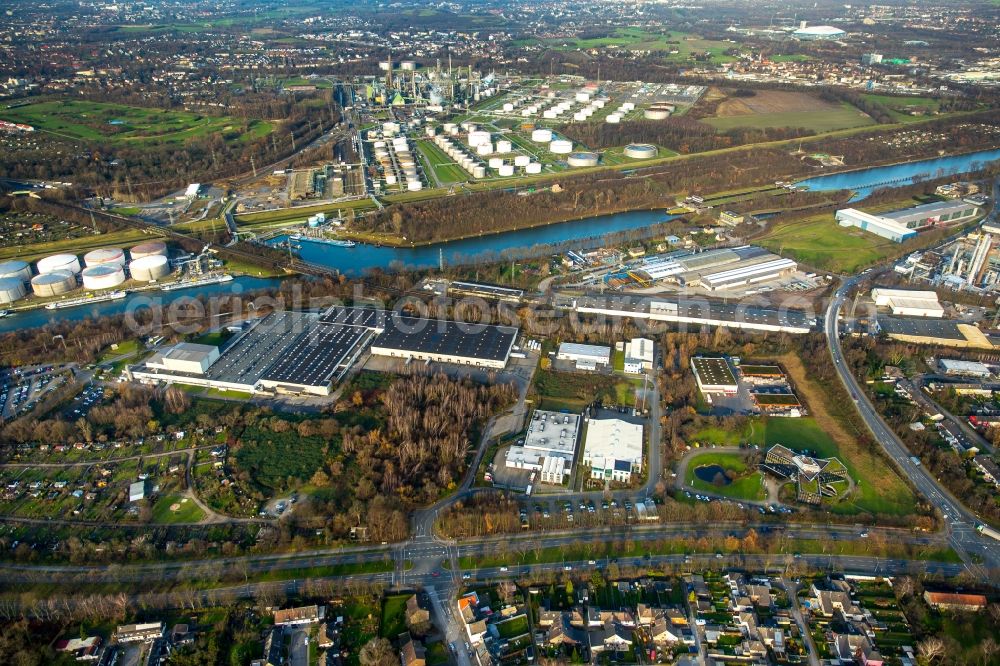 Aerial photograph Gelsenkirchen - Administration Building companies Gelsenpv GmbH, Pruente GmbH, Gelsenkirchen and the corrugated plastic Industrieanalagen Kustan GmbH in Gelsenkirchen in North Rhine-Westphalia