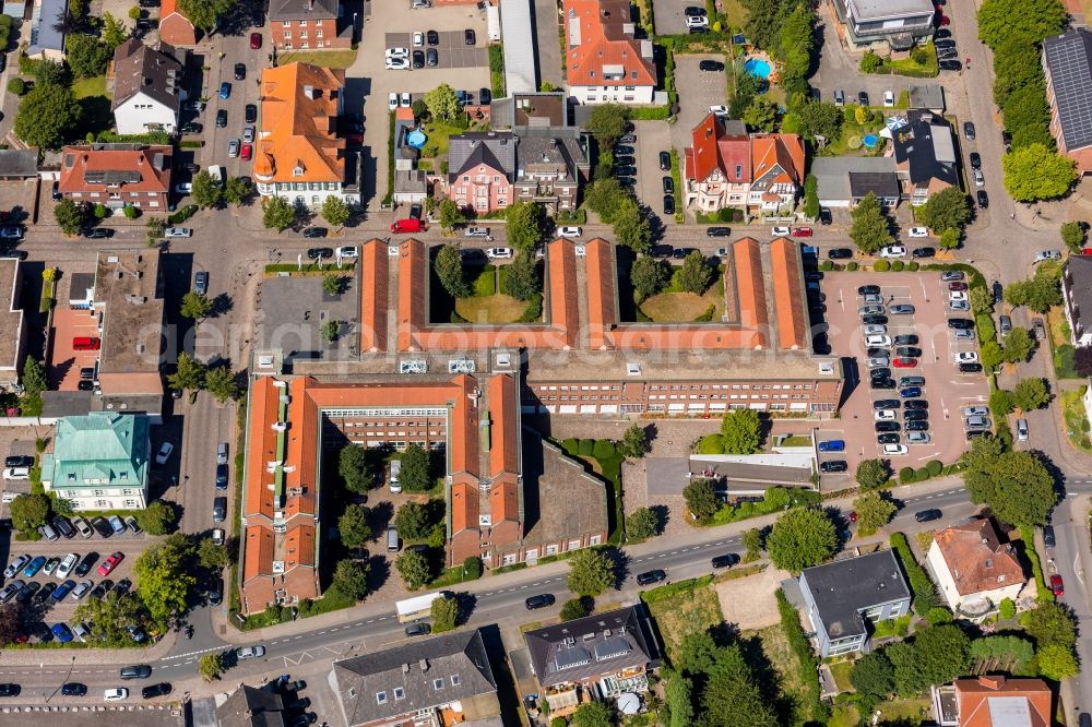 Aerial photograph Ahlen - Administrative building of the State Authority Agentur fuer Arbeit Ahlen on Bismarckstrasse in Ahlen in the state North Rhine-Westphalia, Germany