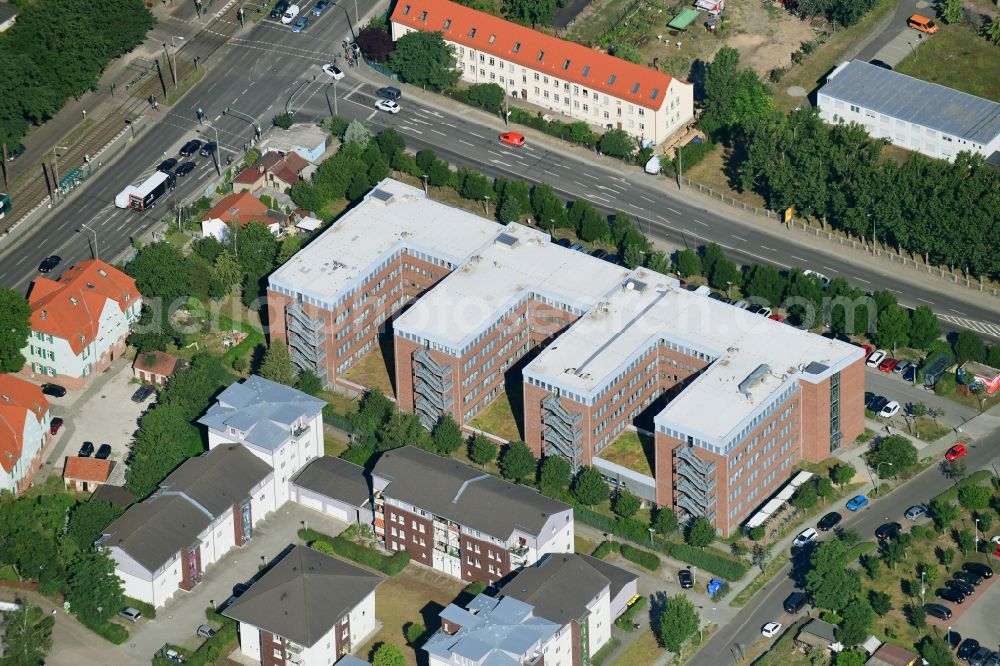 Aerial photograph Potsdam - Administrative building of the State Authority Agentur fuer Arbeit Potsdon on Horstweg in the district Schlaatz in Potsdam in the state Brandenburg, Germany