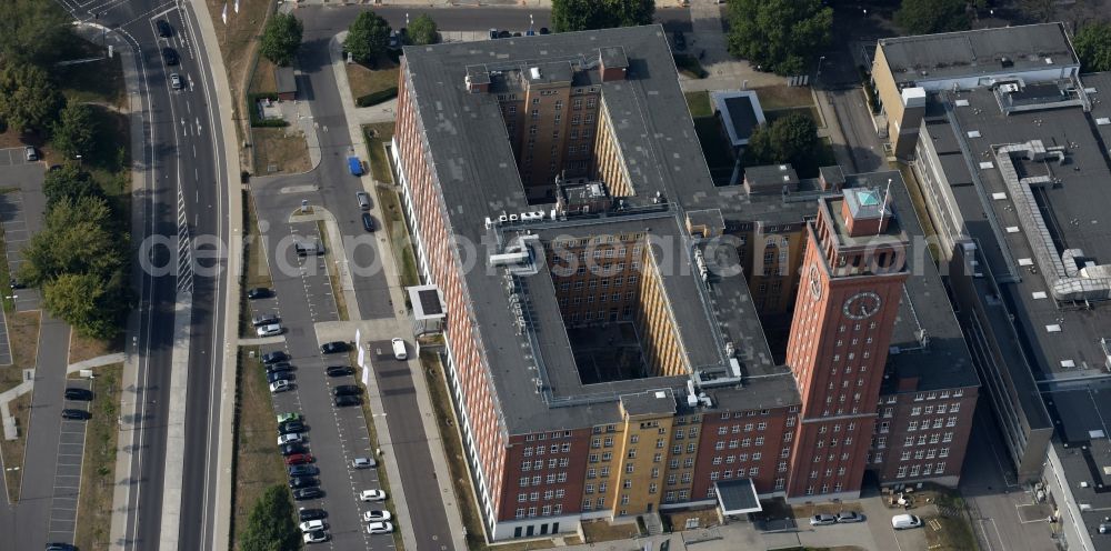 Berlin from the bird's eye view: Administrative building of the State Authority Agentur fuer Arbeit Spandau at the street Wohlrabedamm in Berlin