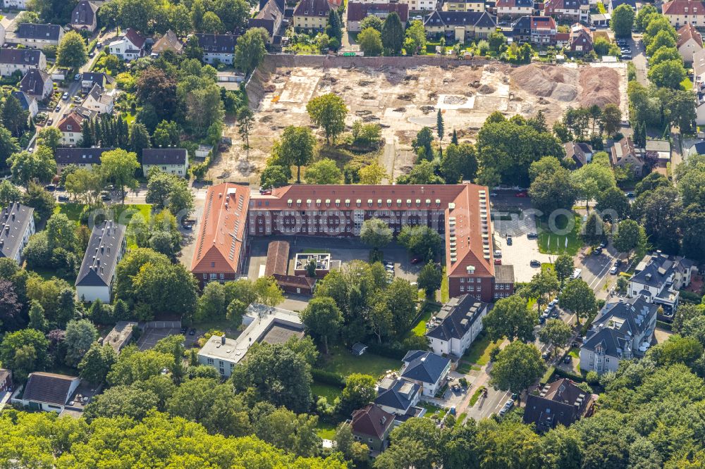 Aerial photograph Bochum - Administrative building of the State Authority Berufsgenossenschaft Rohstoffe & chemische Industrie Bezirksdirektion in Bochum in the state North Rhine-Westphalia