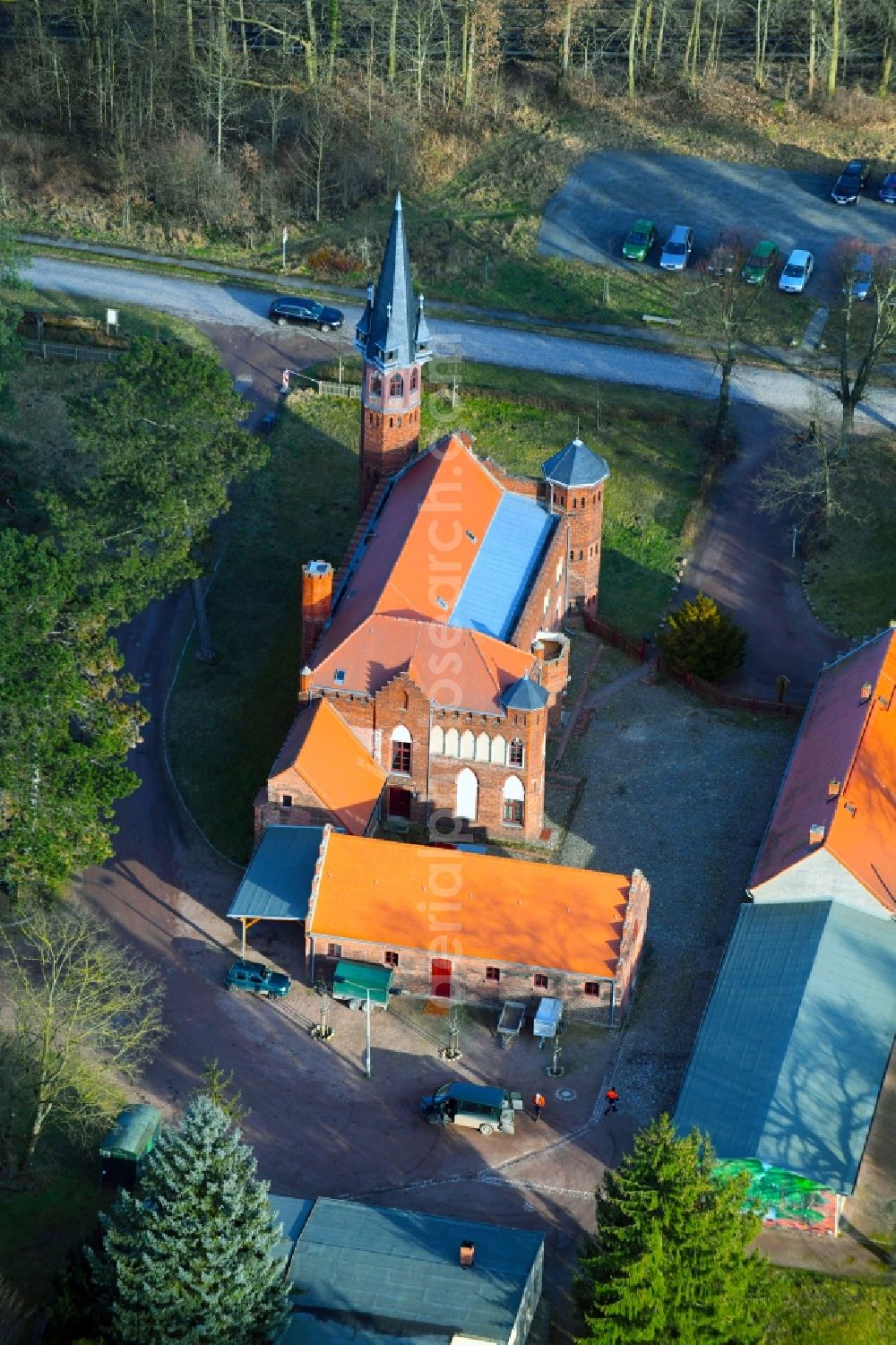 Dessau-Roßlau from the bird's eye view: Administrative building of the State Authority Betreuungsforstont Dessau on Heidebrueckenweg in Dessau-Rosslau in the state Saxony-Anhalt, Germany