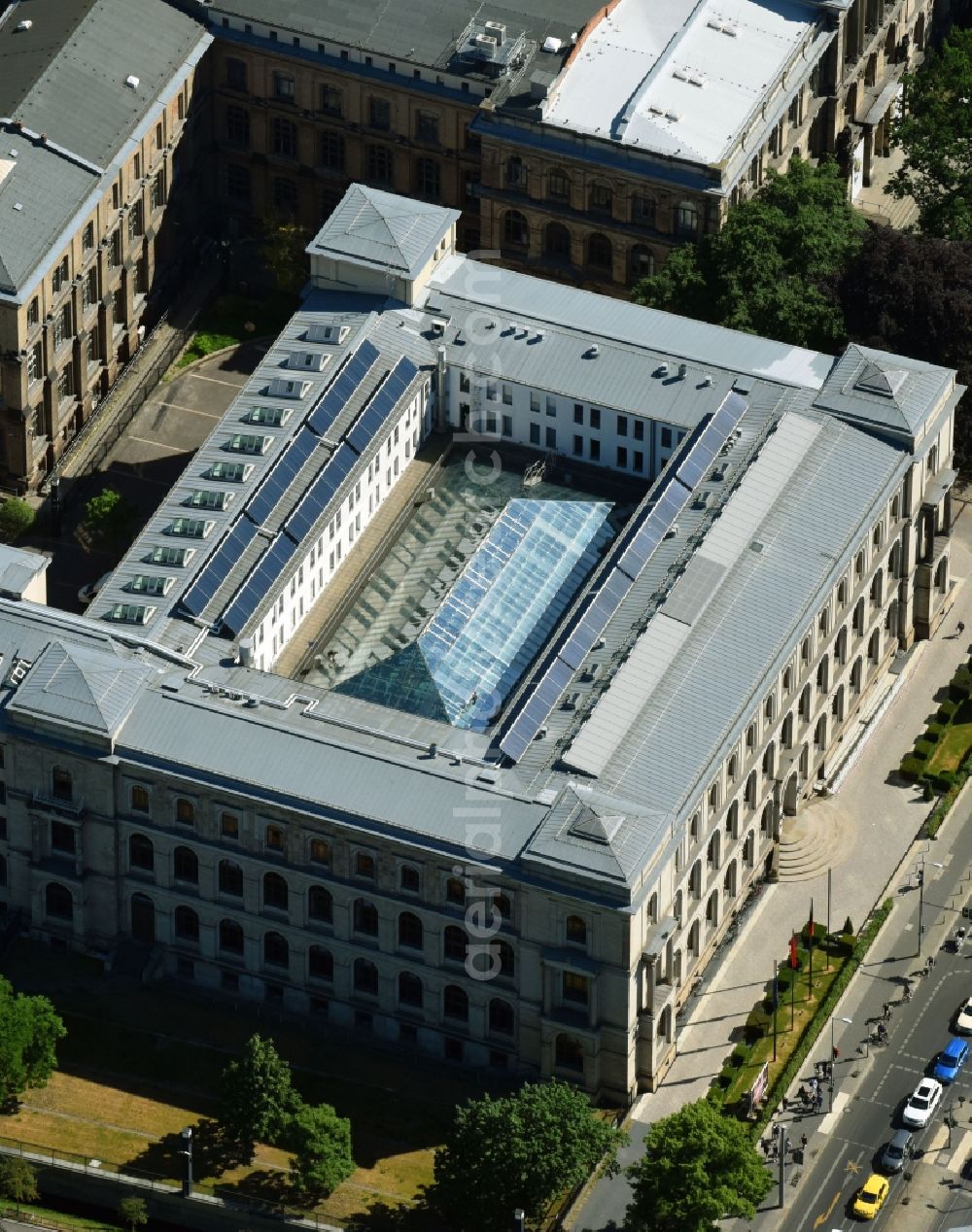 Aerial image Berlin - Administrative building of the State Authority of Banofministerium fuer Verkehr and digitale Infrastruktur in of Invalidenstrasse in Berlin, Germany