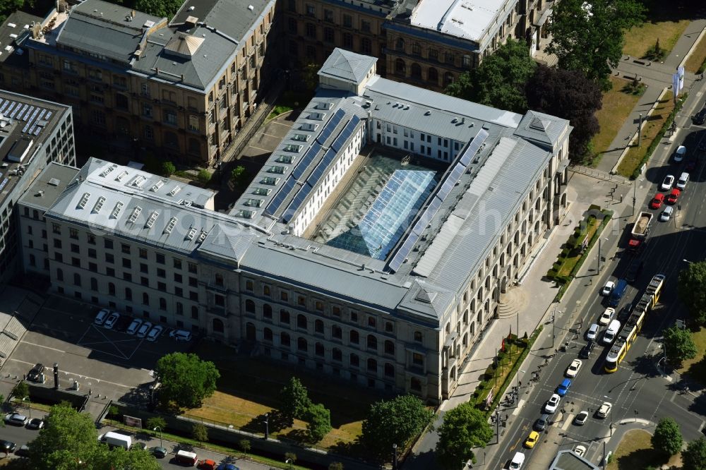 Aerial photograph Berlin - Administrative building of the State Authority of Banofministerium fuer Verkehr and digitale Infrastruktur in of Invalidenstrasse in Berlin, Germany