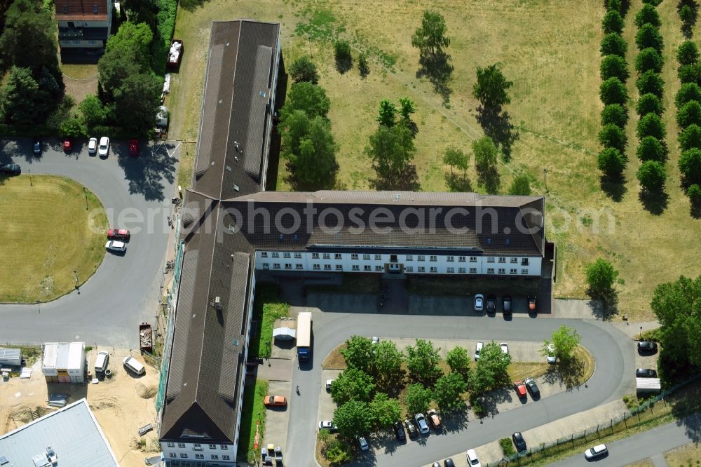 Oranienburg from the bird's eye view: Administrative buildings of the state authority Erweiterungsbau Finanzont on Heinrich-Grueber-Platz in Oranienburg in the state Brandenburg, Germany