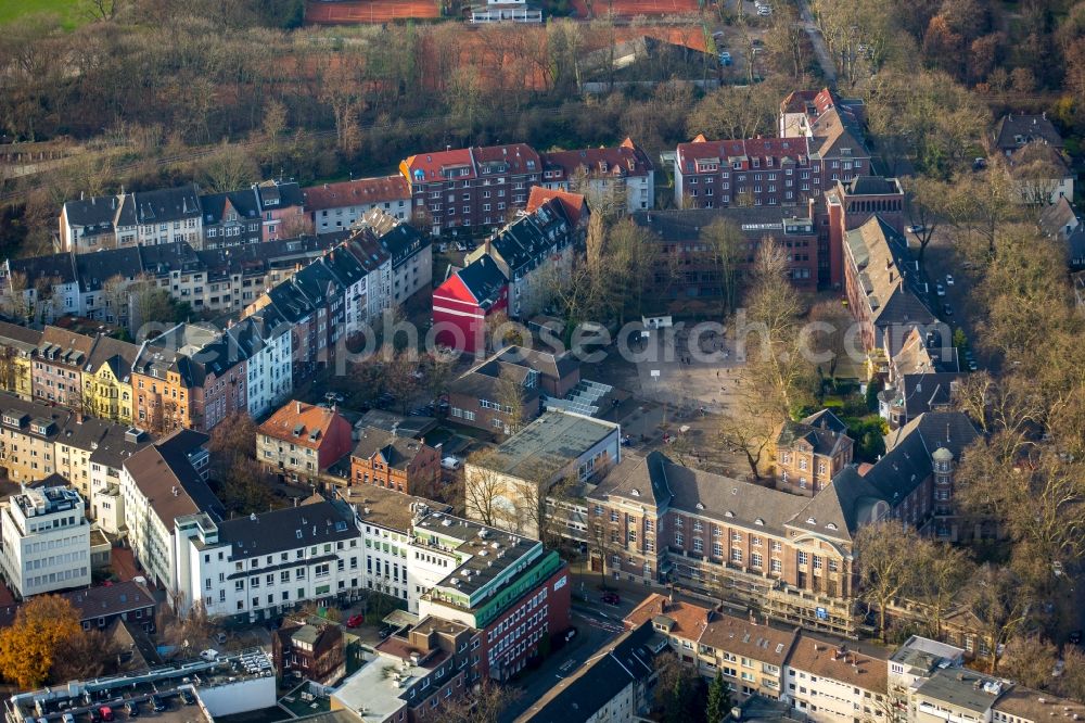 Gelsenkirchen from the bird's eye view: Administrative buildings of state authority Finanzamt in Zeppelinallee corner Wittekindstrasse in Gelsenkirchen in North Rhine-Westphalia