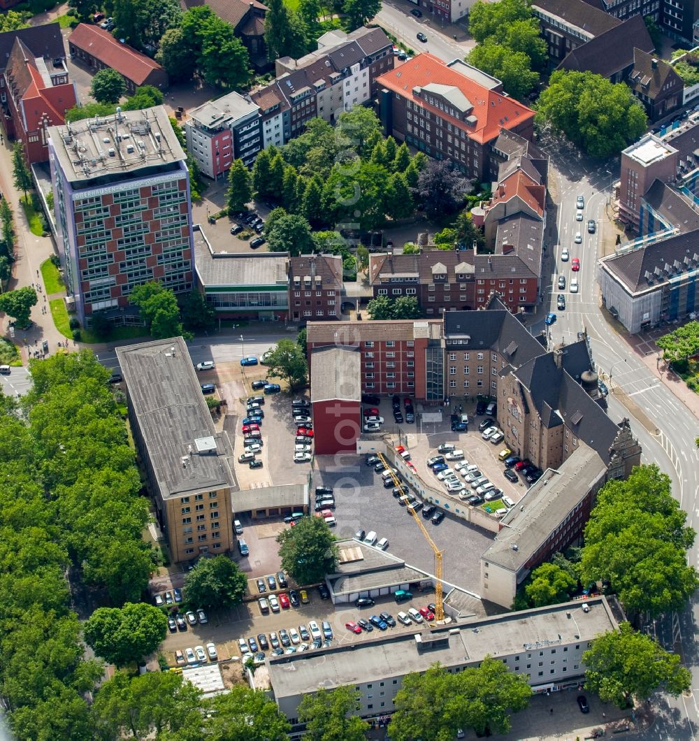 Oberhausen from the bird's eye view: Administrative buildings of state authority of the Tax Office Oberhausen North and the Office court Oberhausen at peace space in Oberhausen in North Rhine-Westphalia