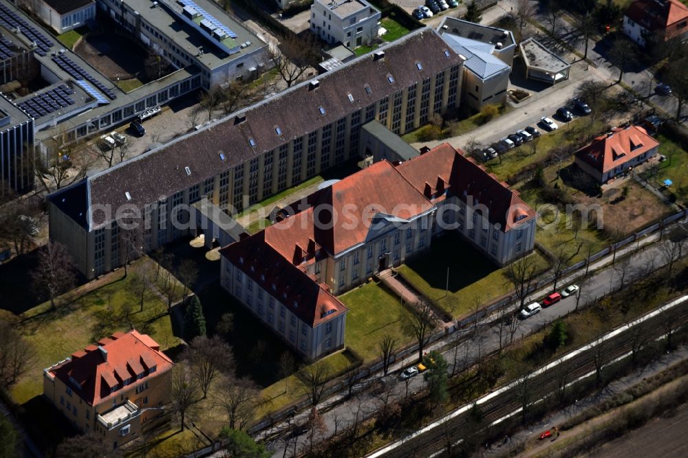 Aerial photograph Berlin - Administrative building of the State Authority Geheimes Staatsarchiv Preussischer Kulturbesitz on Archivstrasse in the district Dahlem in Berlin