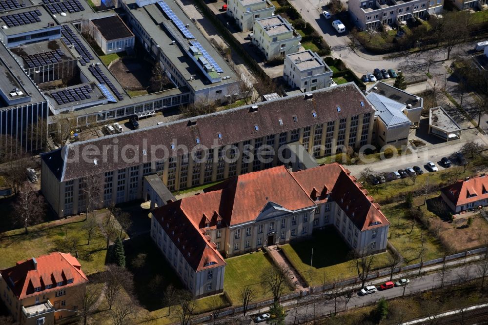 Berlin from the bird's eye view: Administrative building of the State Authority Geheimes Staatsarchiv Preussischer Kulturbesitz on Archivstrasse in the district Dahlem in Berlin