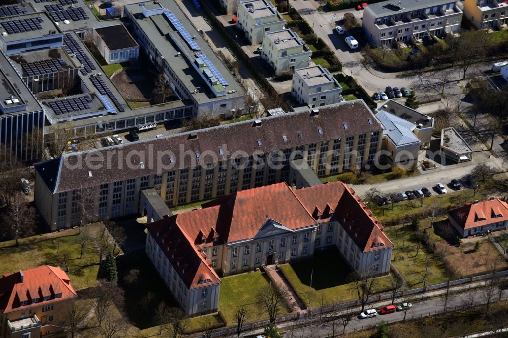 Aerial image Berlin - Administrative building of the State Authority Geheimes Staatsarchiv Preussischer Kulturbesitz on Archivstrasse in the district Dahlem in Berlin