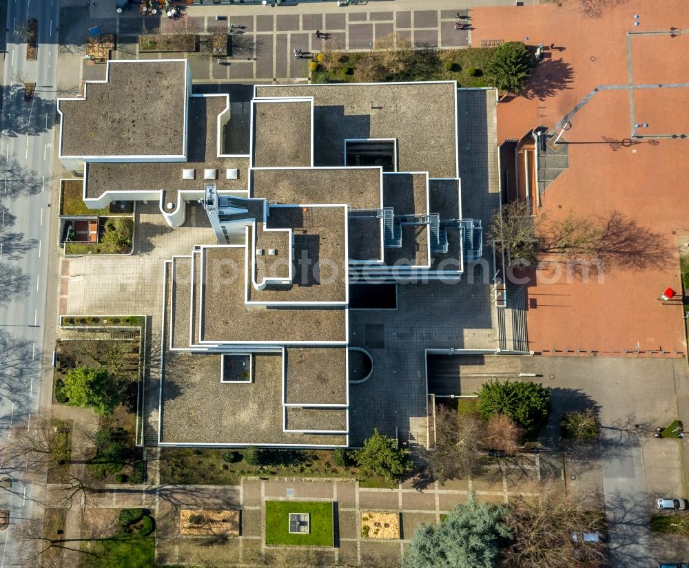 Hamm from the bird's eye view: Administrative building of the State Authority Kommunales Jobcenter on Teichweg in the district Bockum-Hoevel in Hamm in the state North Rhine-Westphalia