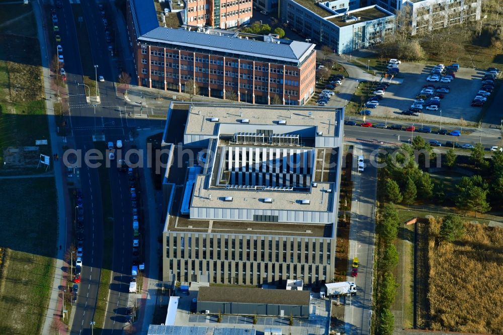 Aerial photograph Berlin - Administrative buildings of the state authority Landeslabor Berlin-Brandenburg (LLBB) nach Entwuerfen der kister scheithauer gross architekten und stadtplaner GmbH on Rudower Chaussee corner Wegedornstrasse in the district Adlershof in Berlin