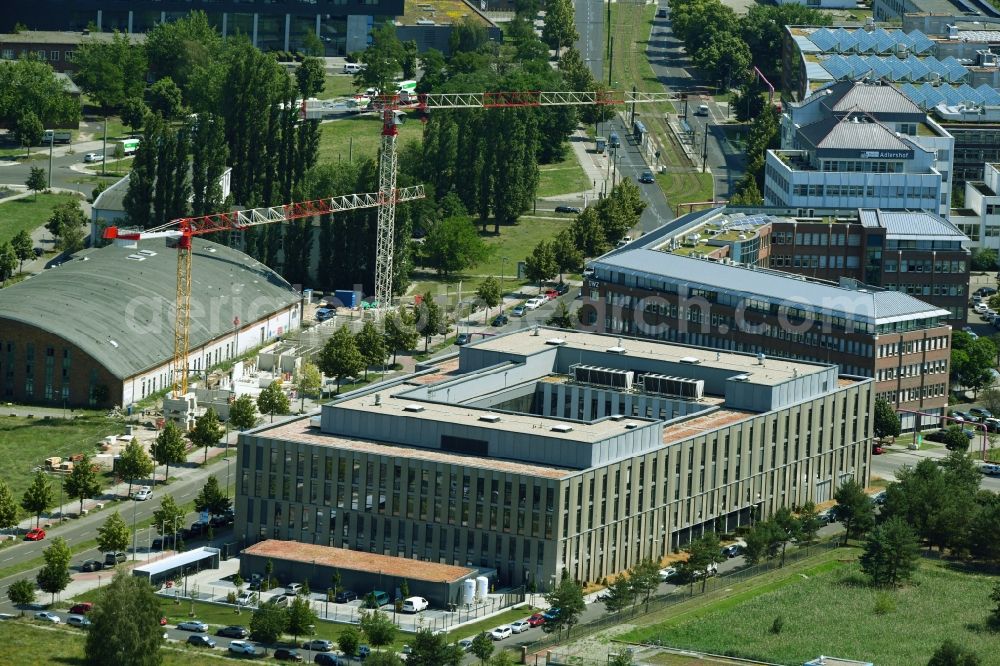 Aerial image Berlin - Administrative buildings of the state authority Landeslabor Berlin-Brandenburg (LLBB) nach Entwuerfen der kister scheithauer gross architekten und stadtplaner GmbH on Rudower Chaussee corner Wegedornstrasse in the district Adlershof in Berlin