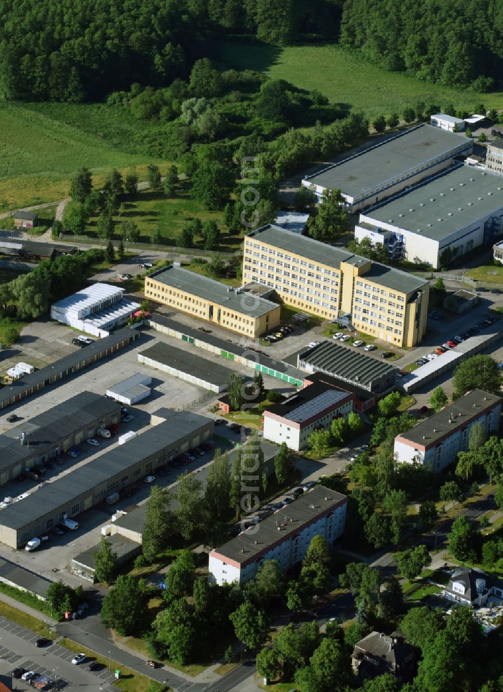 Aerial image Hoppegarten - Administrative building of the State Authority Landesamt fuer Bauen and Verkehr on Lindenallee in the district Dahlwitz-Hoppegarten in Hoppegarten in the state Brandenburg, Germany