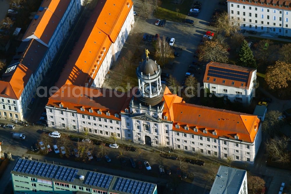 Aerial photograph Potsdam - Administrative building of the State Authority Landesregierung Brandenburg Zentrale Vermittlung in the district Noerdliche Innenstadt in Potsdam in the state Brandenburg, Germany