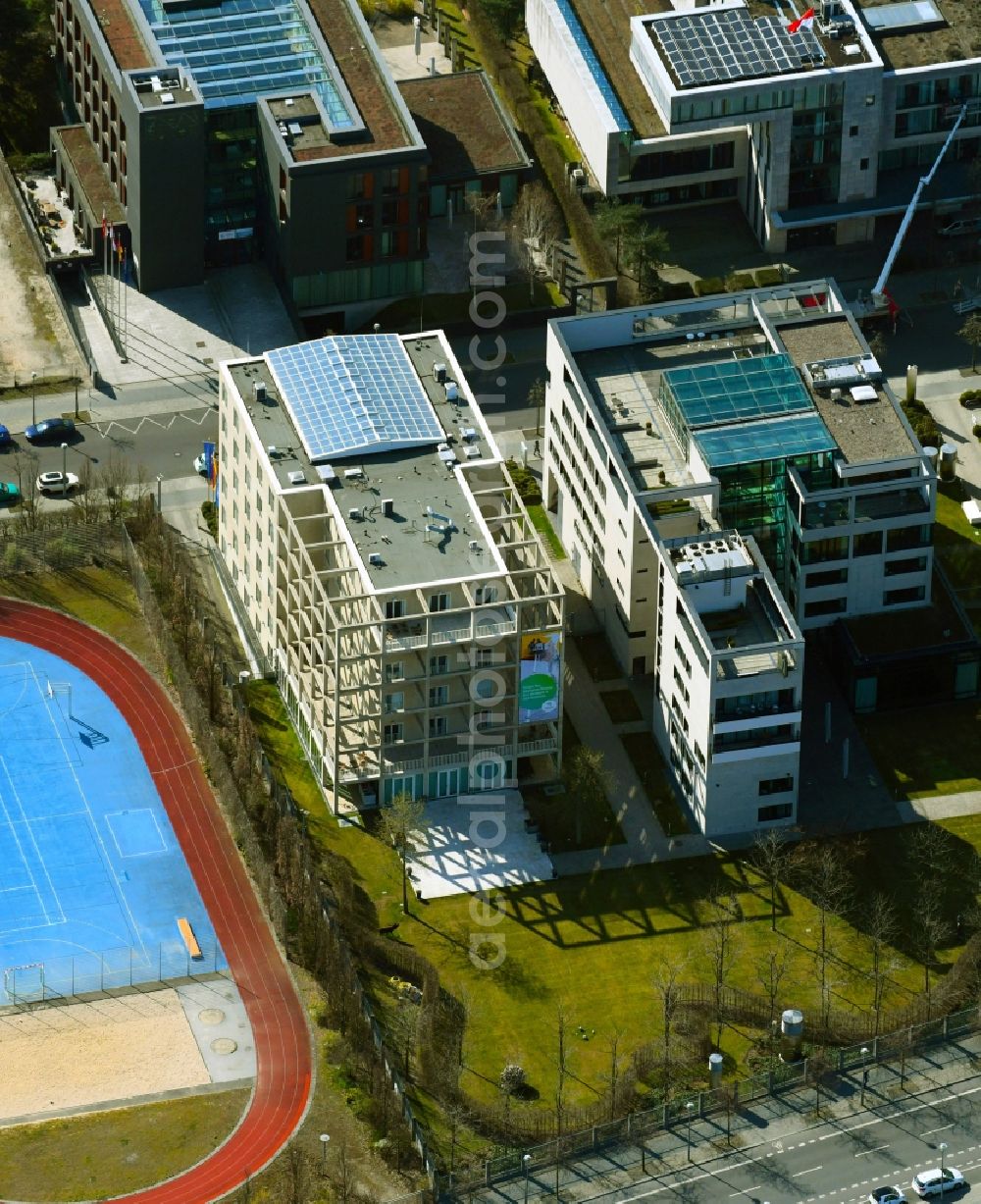 Aerial photograph Berlin - Administrative building of the State Authority of Landesvertretung Saarland and of Landesvertretung Rheinland-Pfalz In den Ministergaerten in the district Mitte in Berlin, Germany