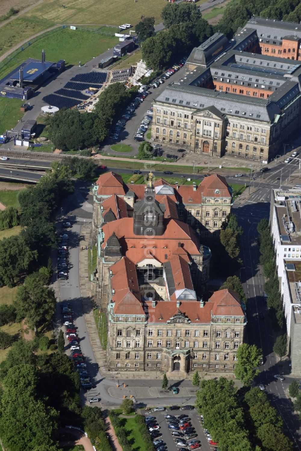 Aerial photograph Dresden - Administrative building of the State Authority Saechsische Staatskanzlei in Dresden in the state Saxony