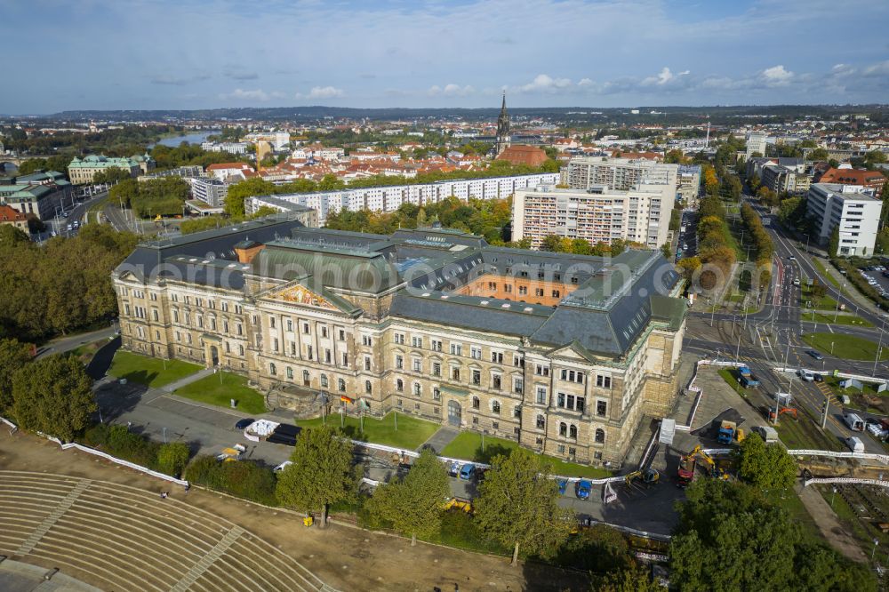 Aerial image Dresden - Administrative building of the State Authority Saechsisches Staatsministerium fuer Kultus in Dresden in the state Saxony