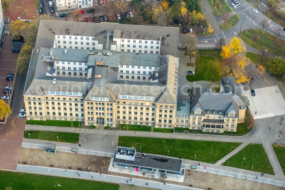 Aerial photograph Düsseldorf - Administrative building of the State Authority Staatskanzlei of Lanof Nordrhein-Westfalen on Horionplatz in Duesseldorf in the state North Rhine-Westphalia, Germany