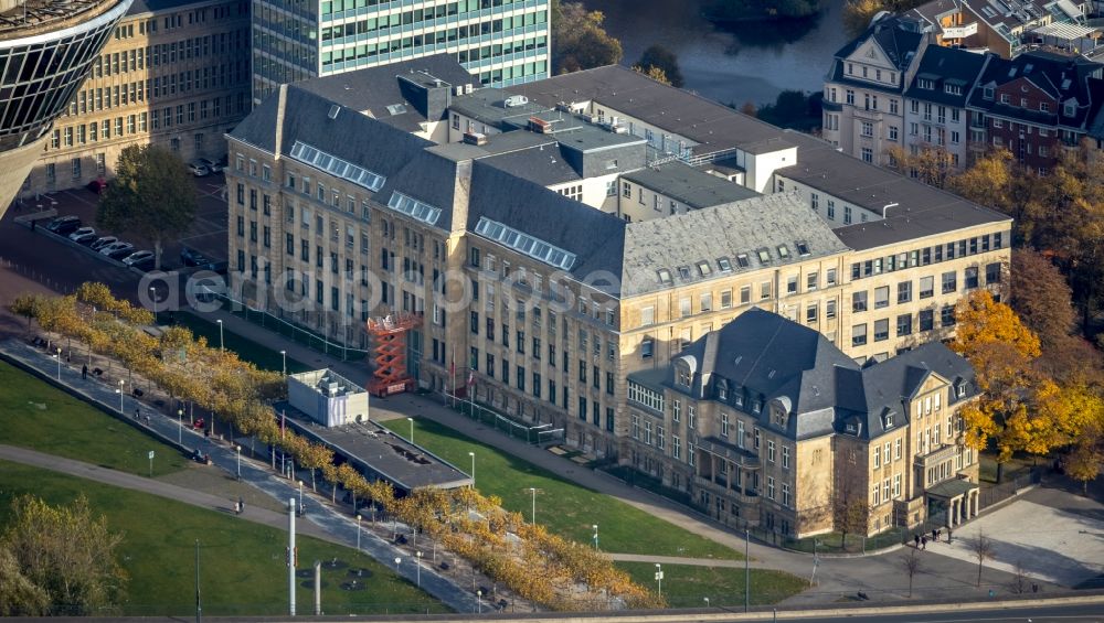 Aerial photograph Düsseldorf - Administrative building of the State Authority Staatskanzlei of Lanof Nordrhein-Westfalen on Horionplatz in Duesseldorf in the state North Rhine-Westphalia, Germany