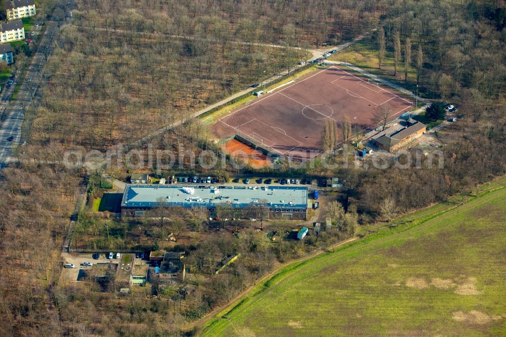 Moers from the bird's eye view: Administrative building of the State Authority Technisches Hilfswerk Bundesanstalt (THW) Ortsverband on Homberger Strasse in Moers in the state North Rhine-Westphalia