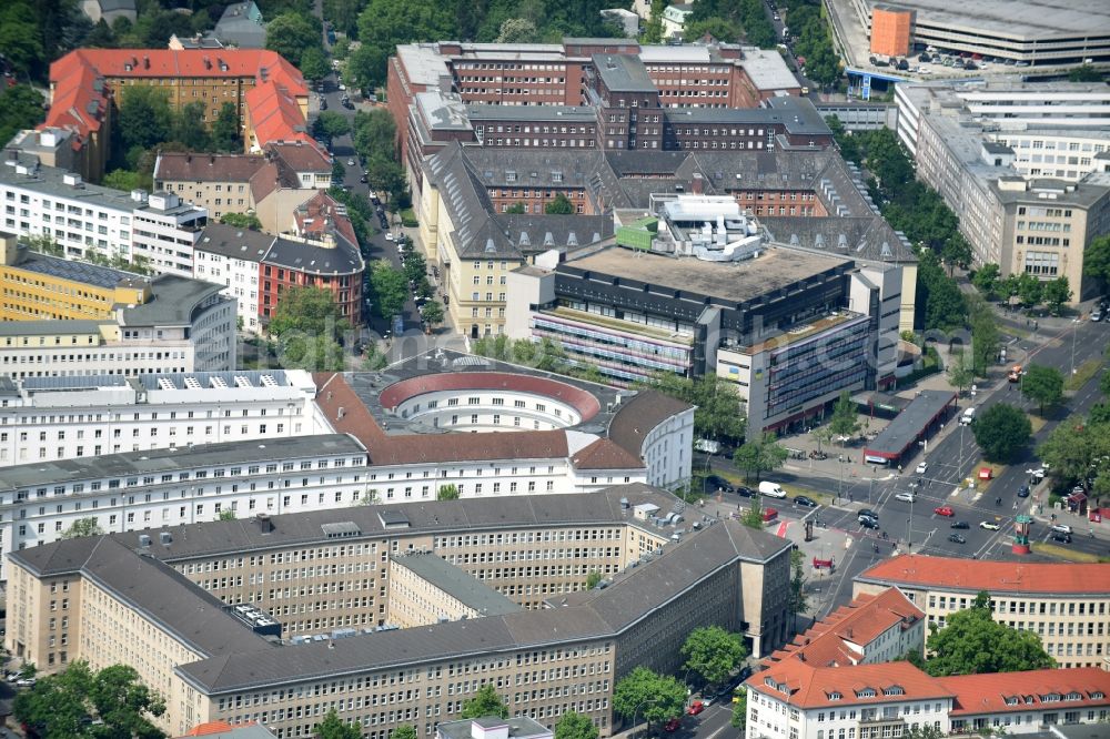 Aerial photograph Berlin - Administrative building of the State Authority Bundesarchiv, Deutsche Rentenversicherung Bund and Arbeiter-Samariter-Bund Landesverband Berlin e.V. at Fehrbelliner Platz in the district Wilmersdorf in Berlin, Germany