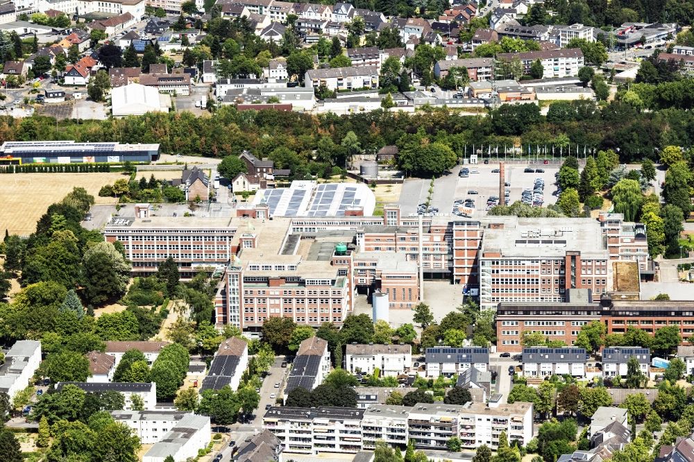 Mülheim an der Ruhr from above - Administration building of the company Tengelmann Warenhandelsgesellschaft KG Wissollstrasse in Muelheim on the Ruhr in the state North Rhine-Westphalia