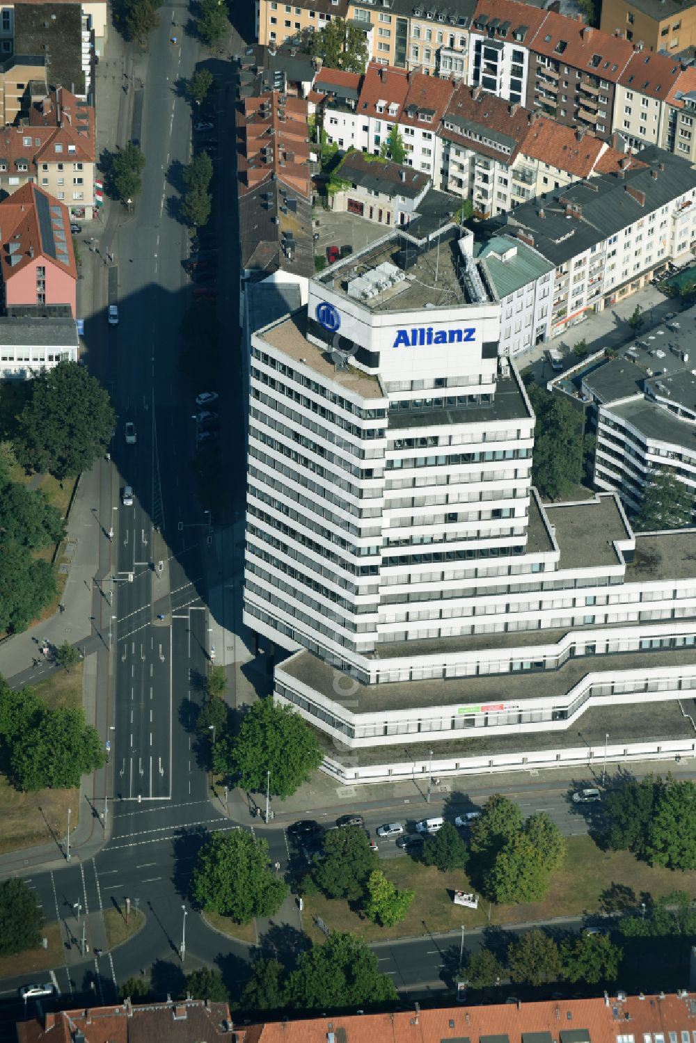 Aerial photograph Hannover - Office and administration buildings of the insurance company of Allianz AG on street Lange Laube in the district Mitte in Hannover in the state Lower Saxony, Germany