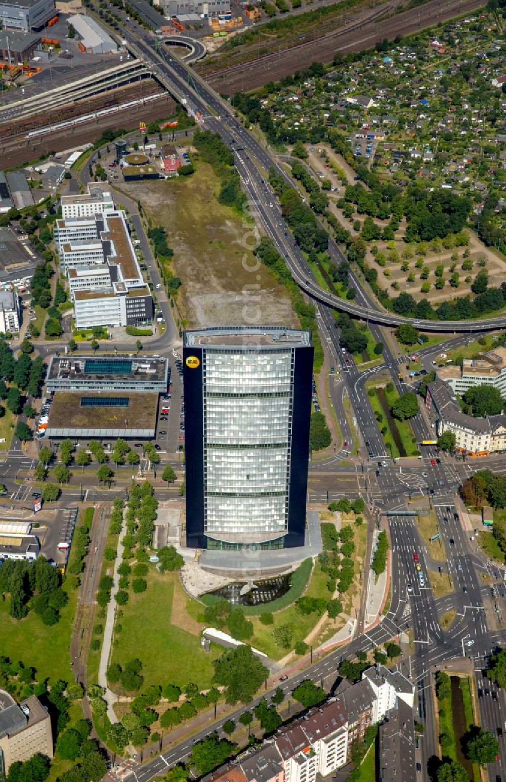 Aerial photograph Düsseldorf - Office and administration buildings of the insurance company ARAG SE in Duesseldorf in the state North Rhine-Westphalia