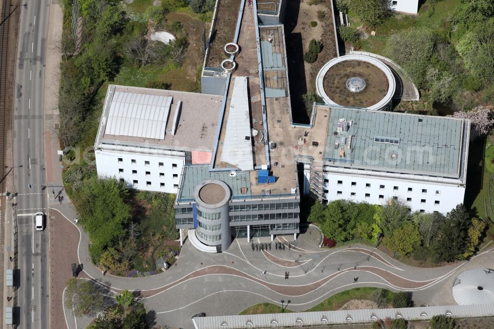 Erfurt from the bird's eye view: Office and administration buildings of the insurance company Deutsche Rentenversicherung Mitteldeutschland along the Kranichfelder Strasse on Lucas-Cranach-Platz in Erfurt in the state Thuringia, Germany