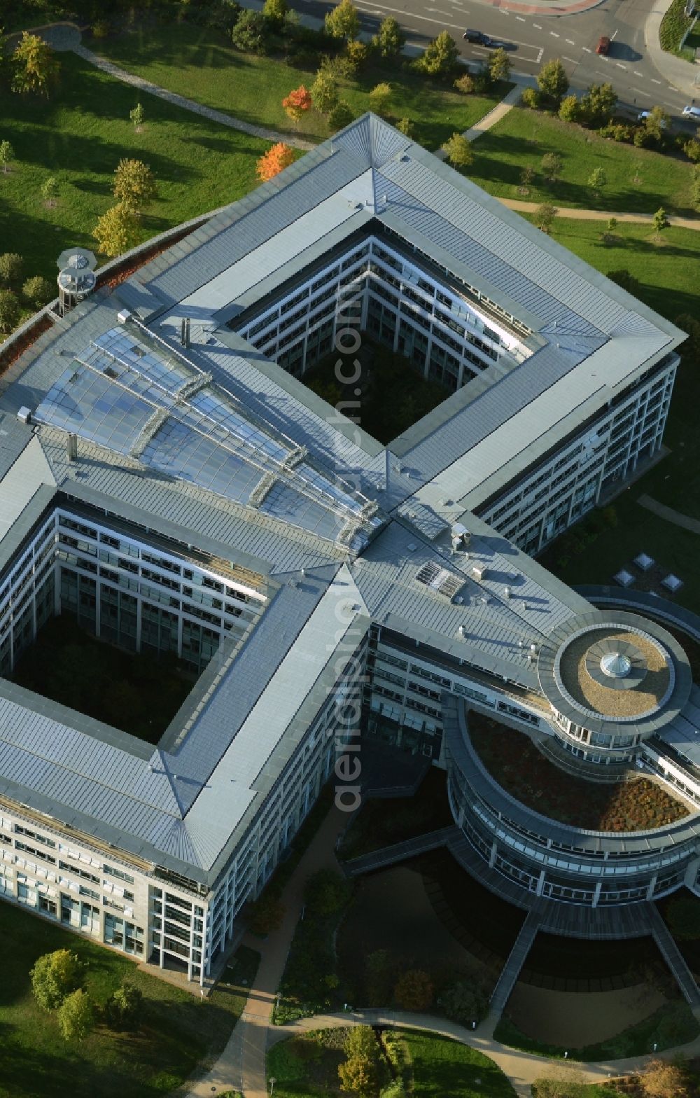 Aerial photograph Halle (Saale) - Office and administration buildings of the insurance company Deutsche Rentenversicherung Mitteldeutschland on Paracelsusstrasse in Halle (Saale) in the state Saxony-Anhalt