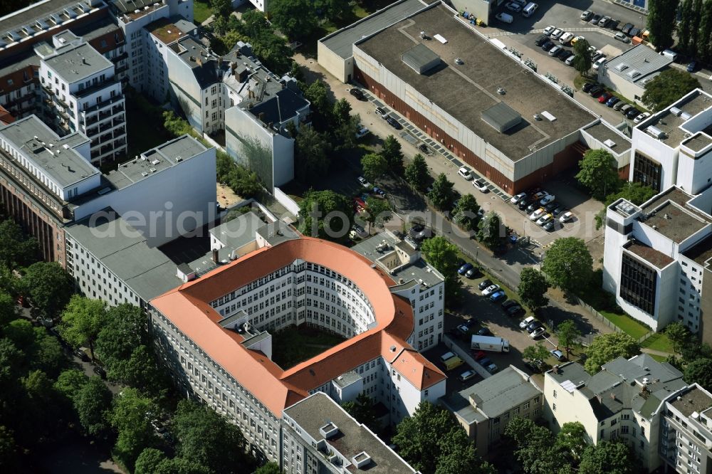 Aerial photograph Berlin - Office and administration buildings of the insurance company Feuersozietaet Berlin Brandenburg Versicherung AG Am Karlsbad in Berlin