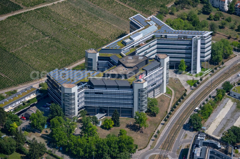 Aerial photograph Stuttgart - Office and administration buildings of the insurance company SV SparkassenVersicherung Stuttgart on Loewentorstrasse in Stuttgart in the state Baden-Wurttemberg, Germany