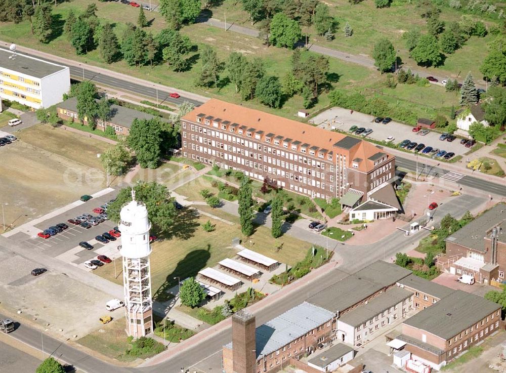 Aerial photograph Schwarzheide / Brandenburg - Verwaltungsgebäude auf dem Werksgelände der BASF - Schwarzheide .