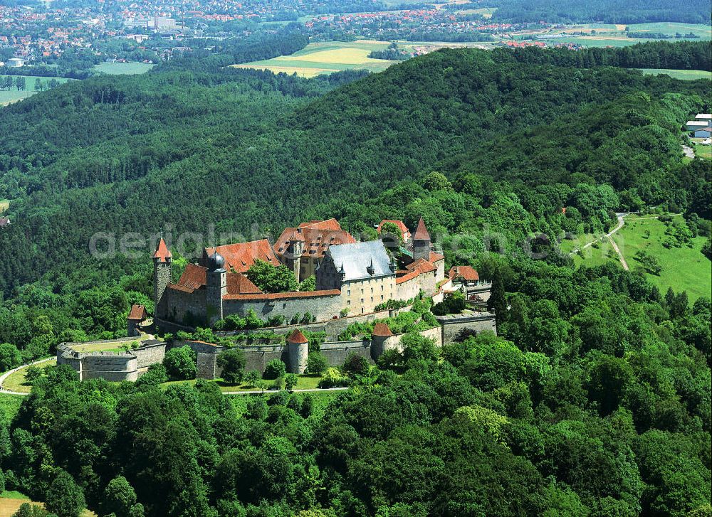 Coburg from the bird's eye view: Blick auf die Veste Coburg, eine der größten Festungsanlagen Deutschlands. Ihre Geschichte führt bis ins 11. Jh. zurück. View of the Veste Coburg, one of the largest fortifications in Germany. Her story leads up to the 11th Century back.